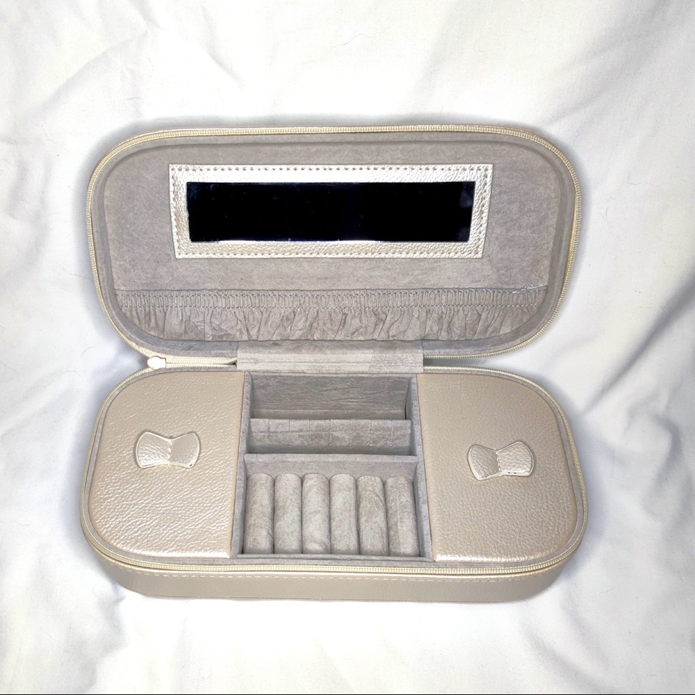 Round zip jewelry case
